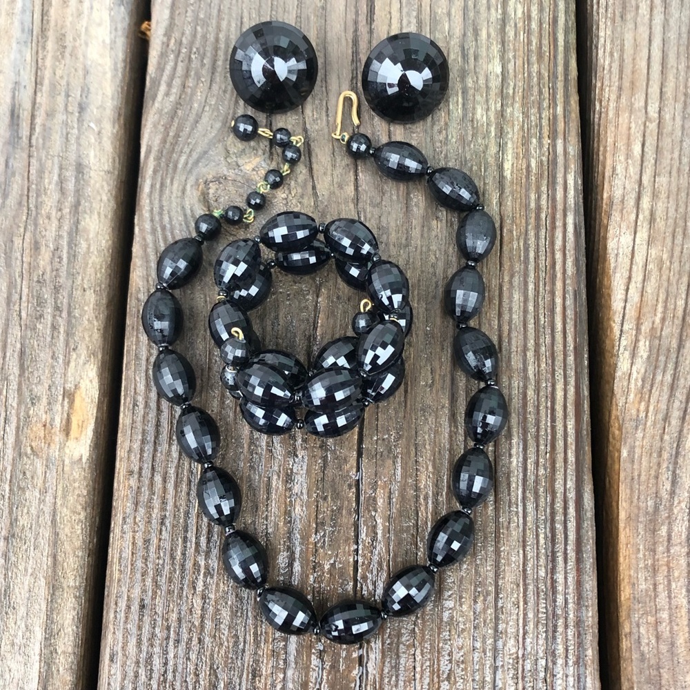 - Vintage 3 Pc Black Prism Bead Necklace, Bracelet & Earrings Set! EUC!